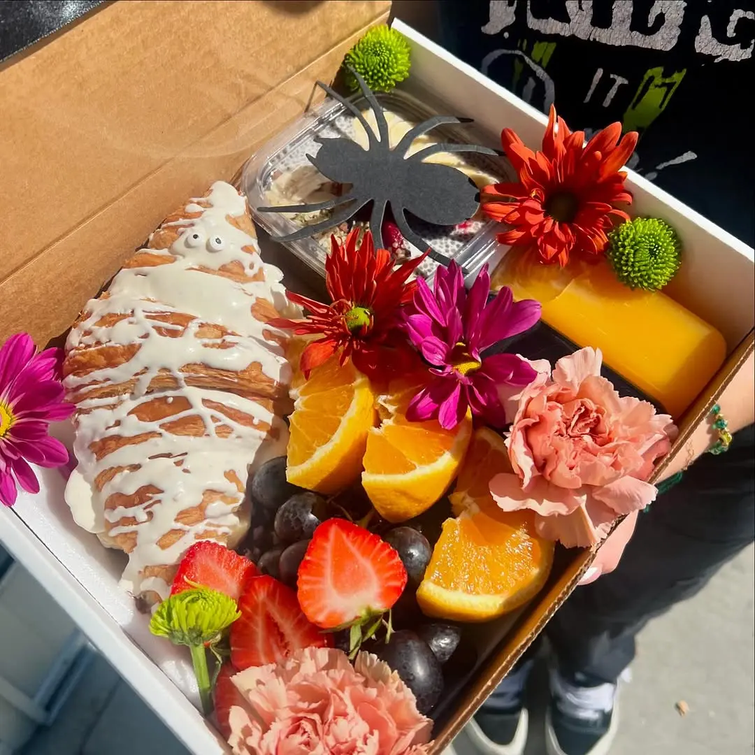Morning Glory Lunch Box